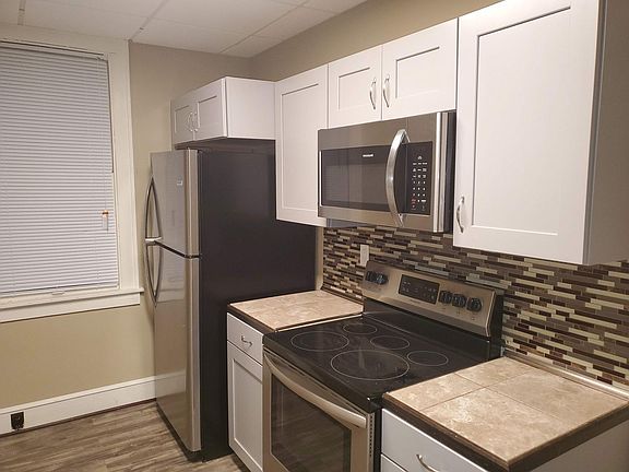 4th image of 108 W College Ave
