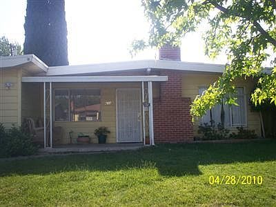 1st image of 611 N E St