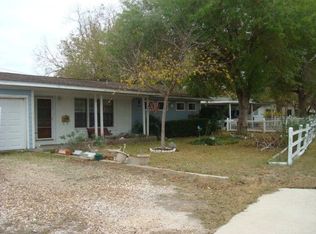 308 Cheeves Ave, Port Lavaca, TX 77979