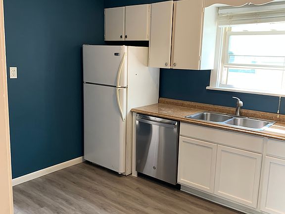 2nd image of 2074 Wyandotte Ave