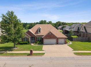 5711 Nottingham Pl, Bartlesville, OK 74006