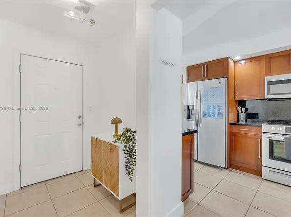 1750 NE 191st St APT 202-1, Miami, FL 33179