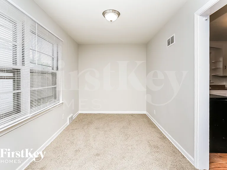 610 N Martin Ave — Photo 5