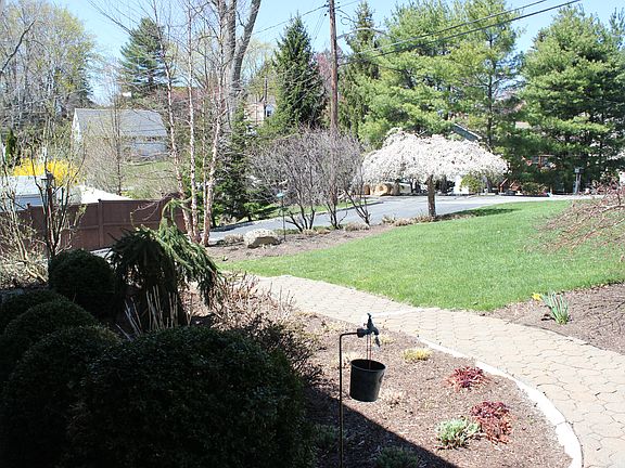 3rd image of 139 Milton Dr