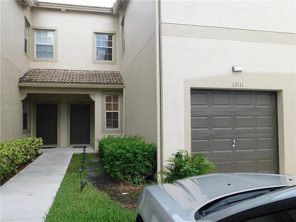 3 bed, 2.5 bath, 1954 sqft, $3,300 — Photo 2