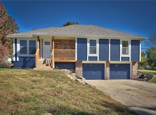 2404 NW Timberview Cir, Blue Springs, MO 64015