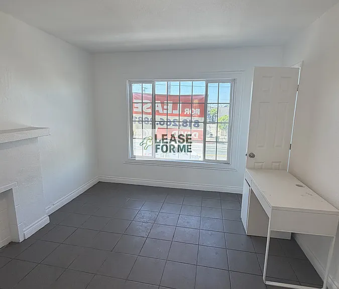 841 W Florence Ave — Photo 18