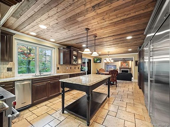 4th image of 284 Woodwind Dr