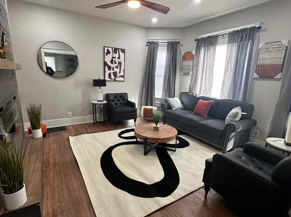 810 N Madison St #1, Bloomington, IL 61701