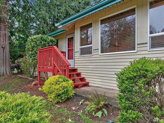 2nd image of 7263 Blackbird Dr NE