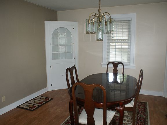5th image of 376 E Beach Ave