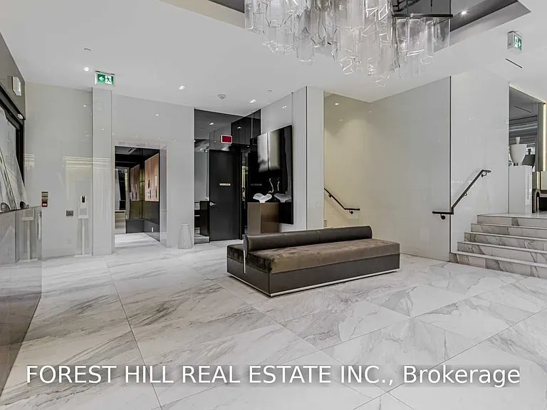 6 Parkwood Ave #Townhouse 102 — Photo 3