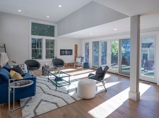 10 Oakland Cir, Wellesley, MA 02481