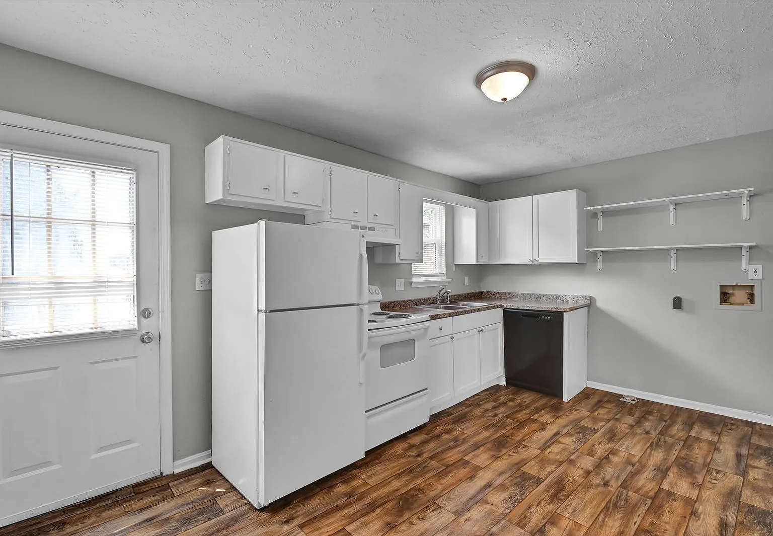 2 bed, 1.5 bath, 900 sqft, $1,125 — Photo 1