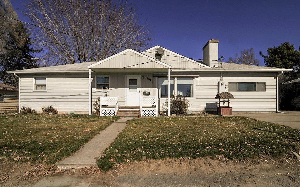 1st image of 1561 1st St SE