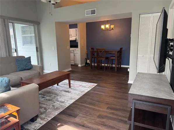 2360 SW Archer Rd APT 1112, Gainesville, FL 32608