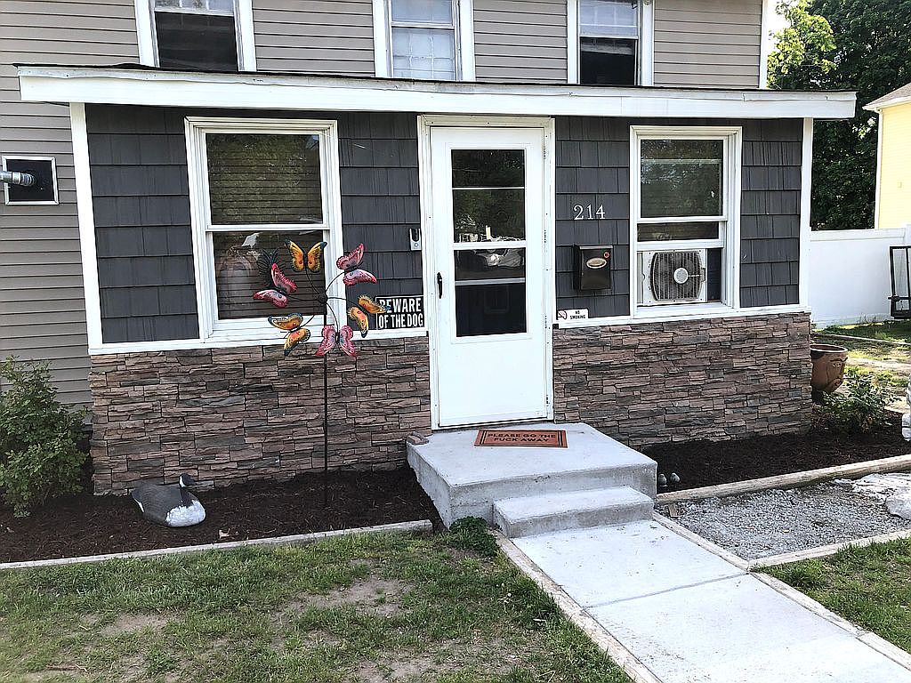 214 1st St, Bridgeville, DE 19933 Zillow