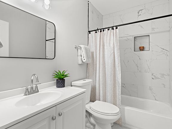 3rd image of 2927 Harper St