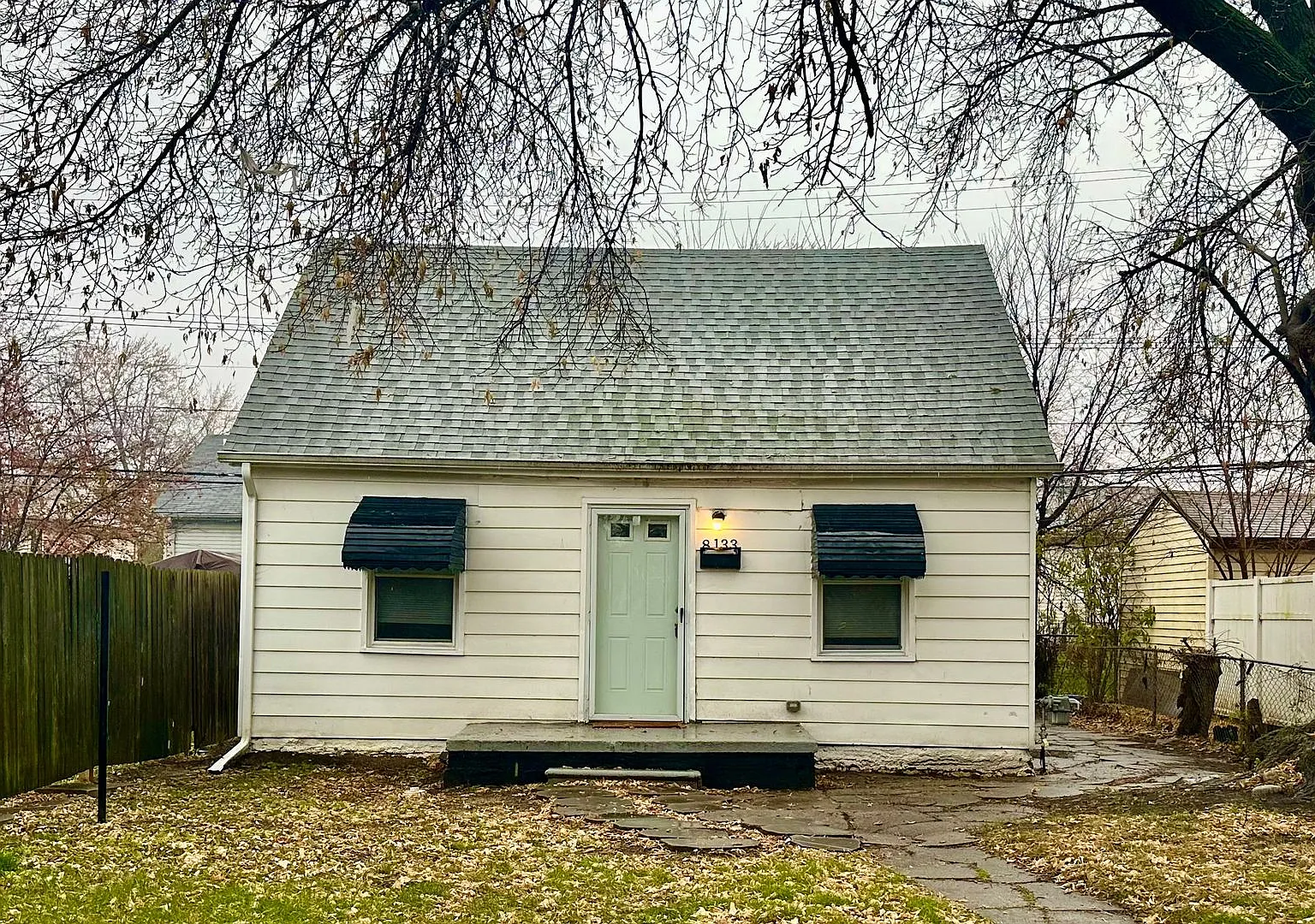 Charming 3-Bedroom Bungalow in Warren $1200 a month — Photo 1