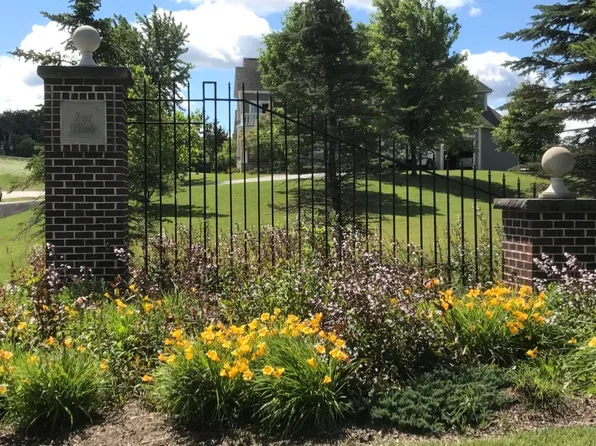 N993 Winds Way, Oconomowoc, WI 53066