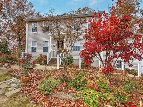 10 Ferrer Rd, Johnston, RI 02919