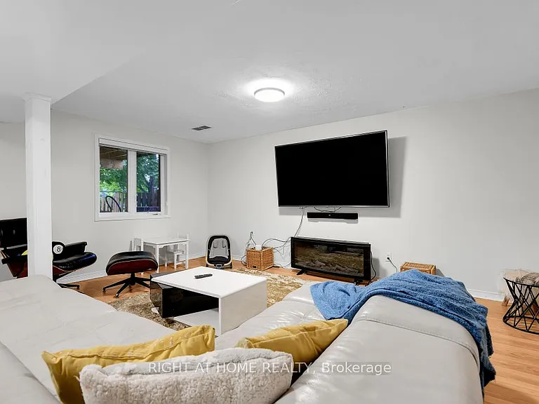 47 Tobermory Cres — Photo 24