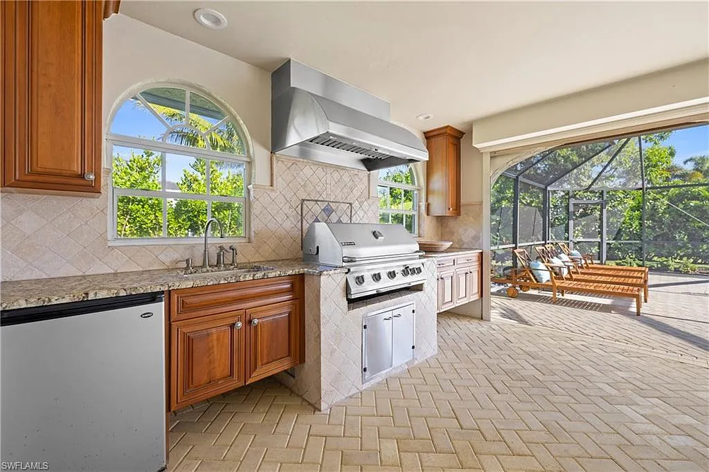 3 bed, 2.0 bath, 1932 sqft, $25,000 — Photo 4
