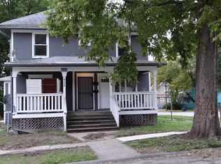 952 Woodlawn Ave, Rockford, IL 61103