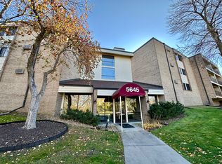 5645 Green Circle Dr APT 204, Minnetonka, MN 55343
