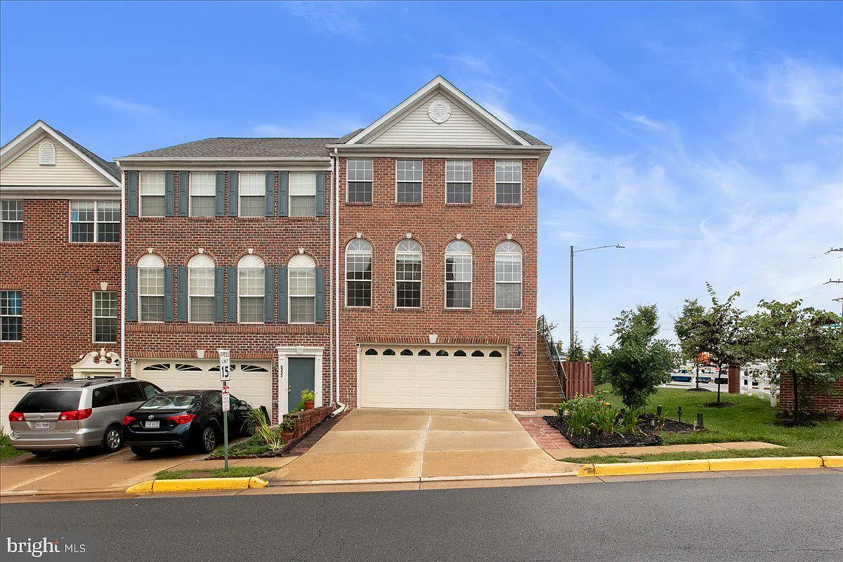 3 bed, 3.5 bath, 2090 sqft, $3,600 — Photo 1