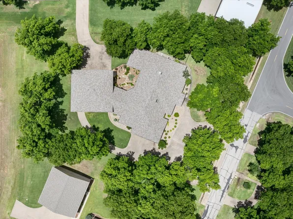 5501 Flagstick Dr, Granbury, TX 76049