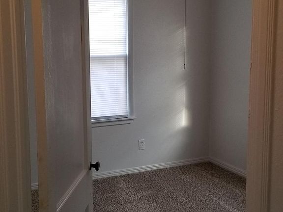 3rd image of 2613 NE 20th St