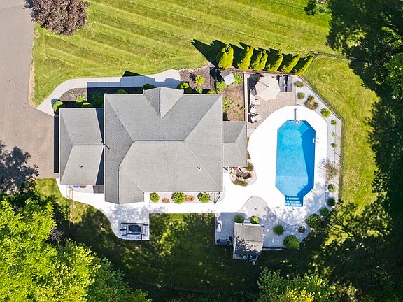 3rd image of 53 Highland Ln