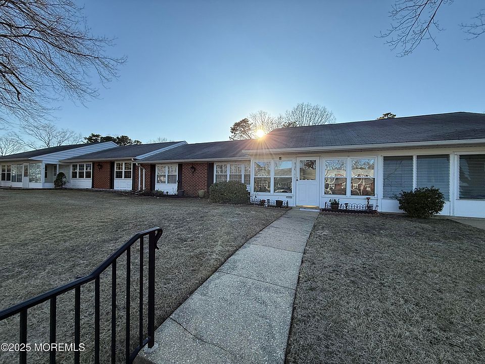 1st image of 810C Balmoral Ct