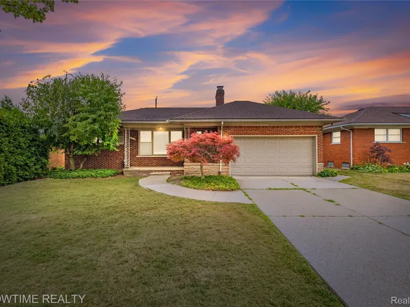 21218 Lakeland St, Saint Clair Shores, MI 48081