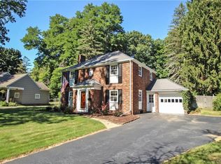 34 Raymond Rd, Penfield, NY 14526