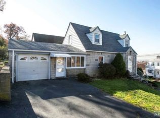 554 Victory Ave, Ridgefield, NJ 07657