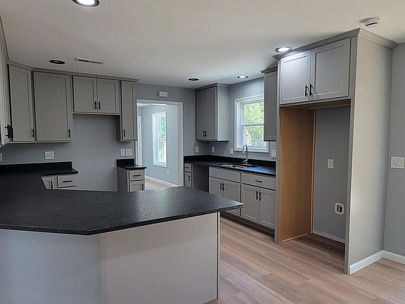 3rd image of 406 S 16th St