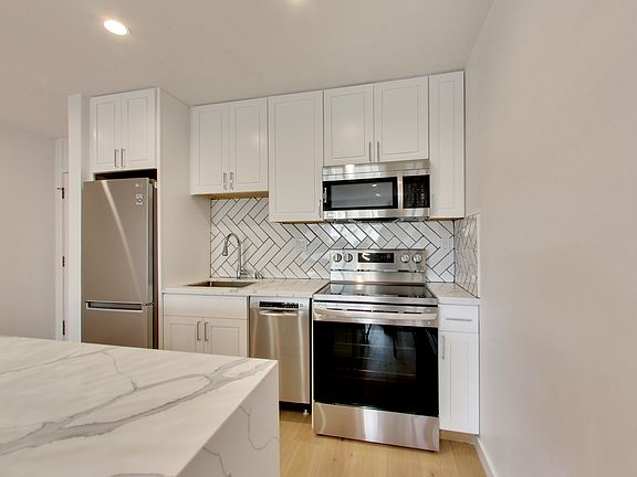 3rd image of 1500 Newlands Ave APT 201