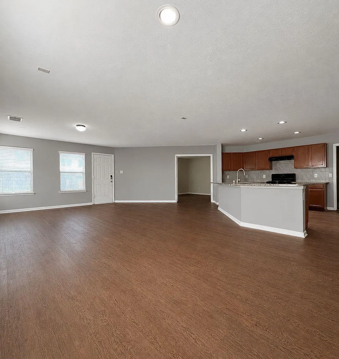 3 bed, 2.5 bath, 2681 sqft, $2,150 — Photo 3