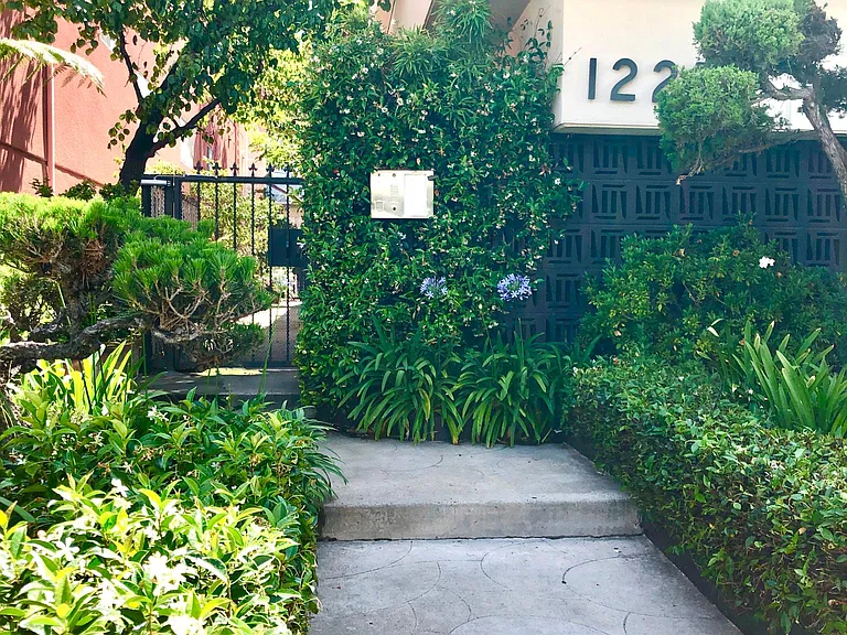 1225 Barry Ave #6 — Photo 10
