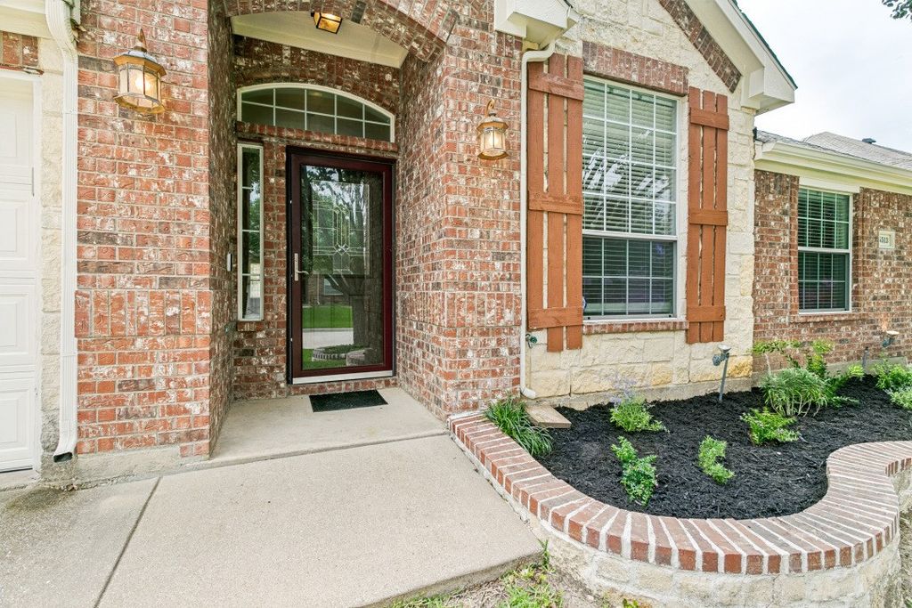 5513 Post Ridge Dr, Fort Worth, TX - View 2