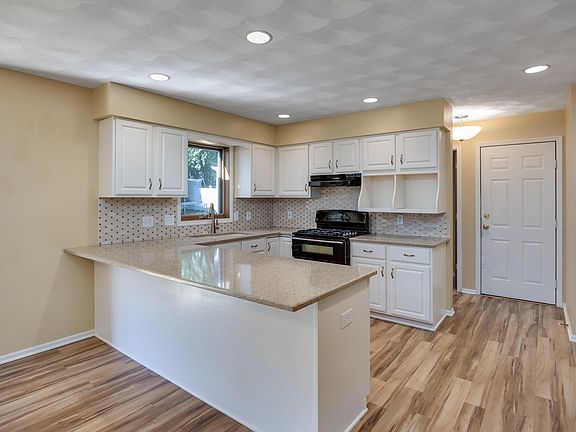 4th image of 2919 Dartmouth Dr