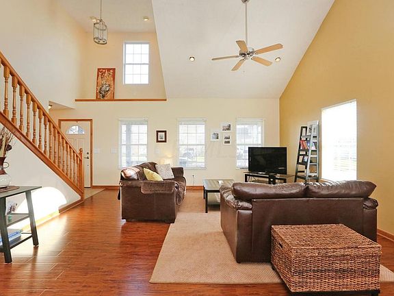 2nd image of 453 Crestmoore Dr