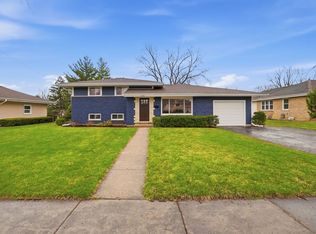 1430 E Emmerson Ln, Mount Prospect, IL 60056