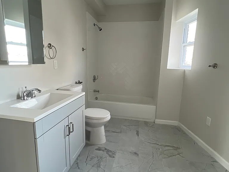 27 Main Street — Photo 9