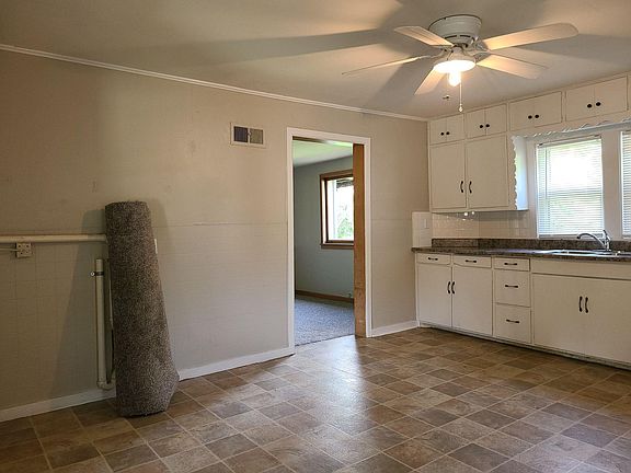 4th image of 1037 Cold Spring Rd