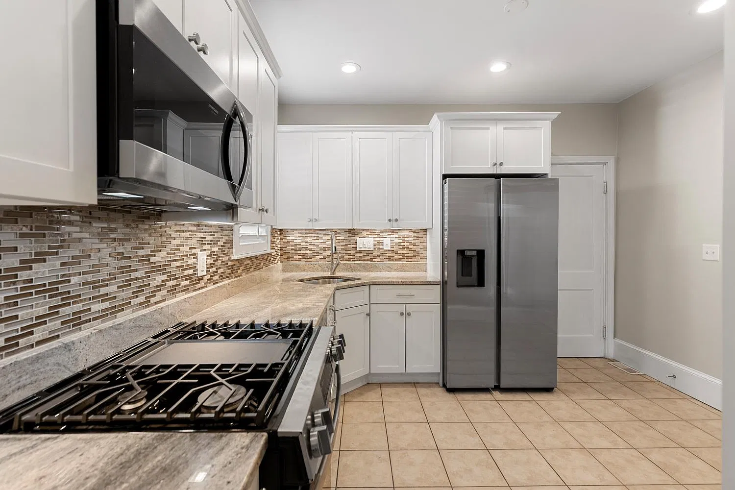 2 bed, 1050 sqft, $2,900 — Photo 2
