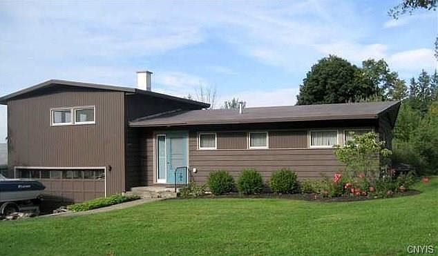 2nd image of 23 Lakeview Cir