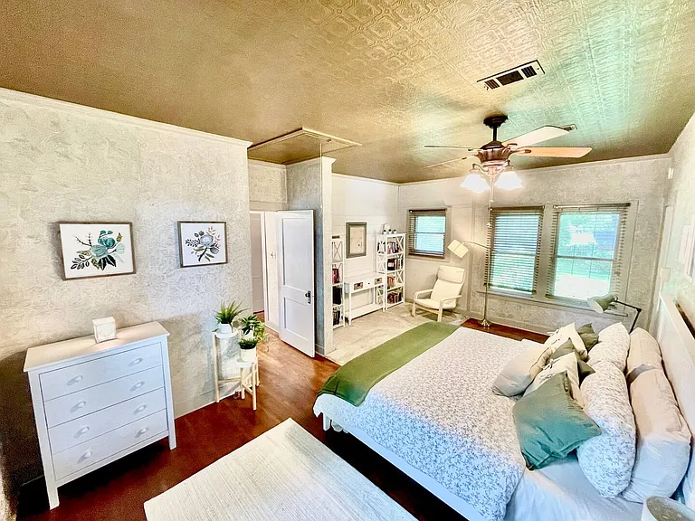412 W Milam St — Photo 12